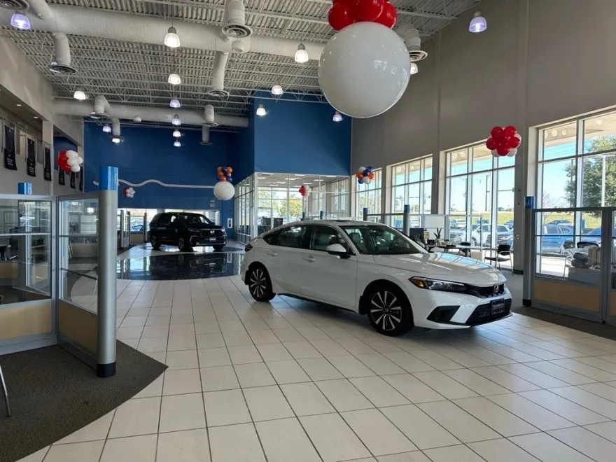 2019 Toyota RAV4 XLE photo 1