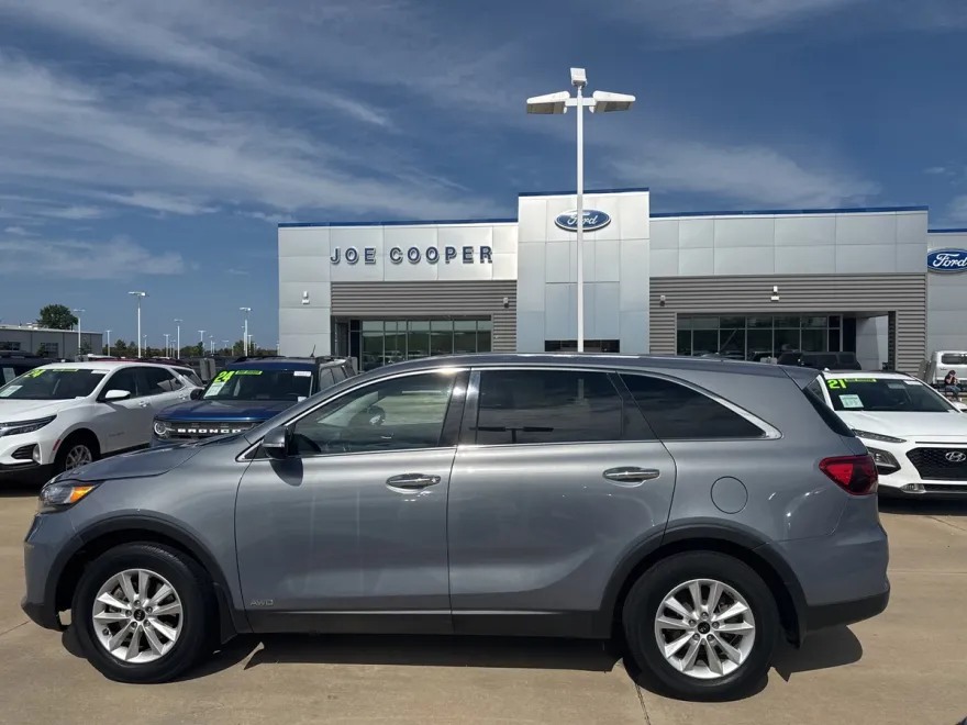 2020 Kia Sorento LX photo 1