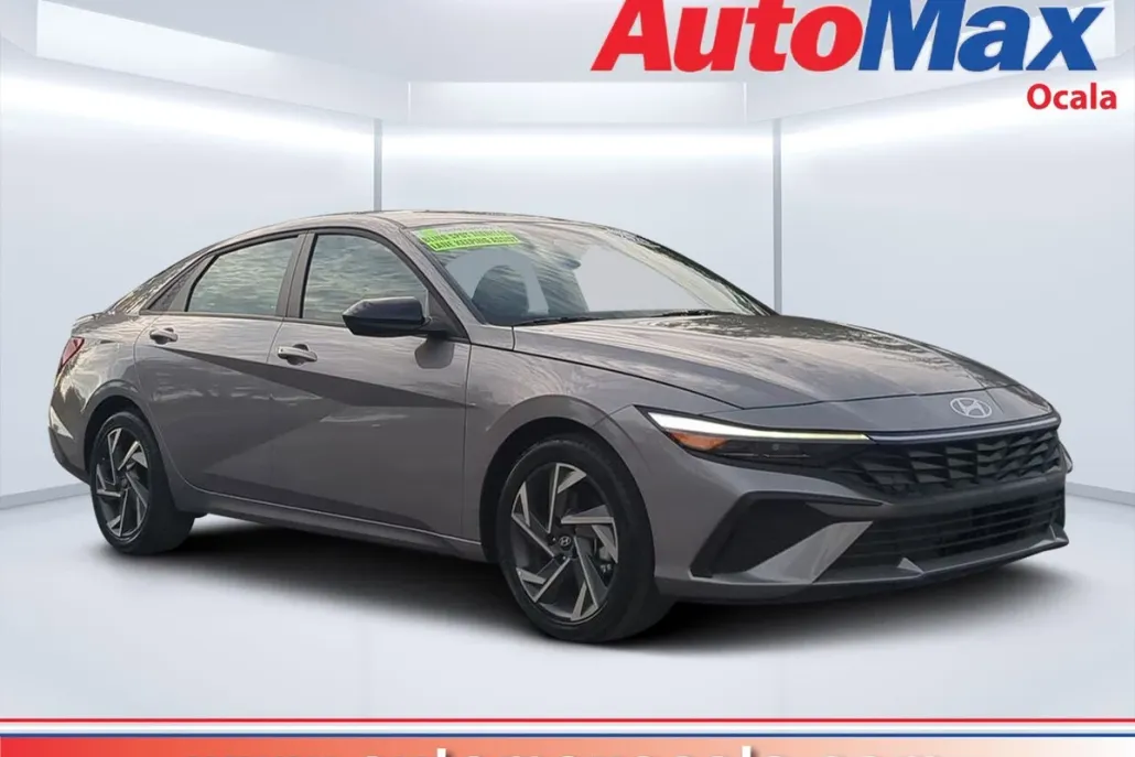 2025 Hyundai Elantra SEL Sport photo 1