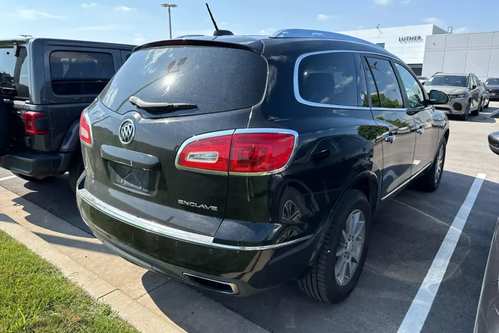 2017 Buick Enclave Convenience photo 1