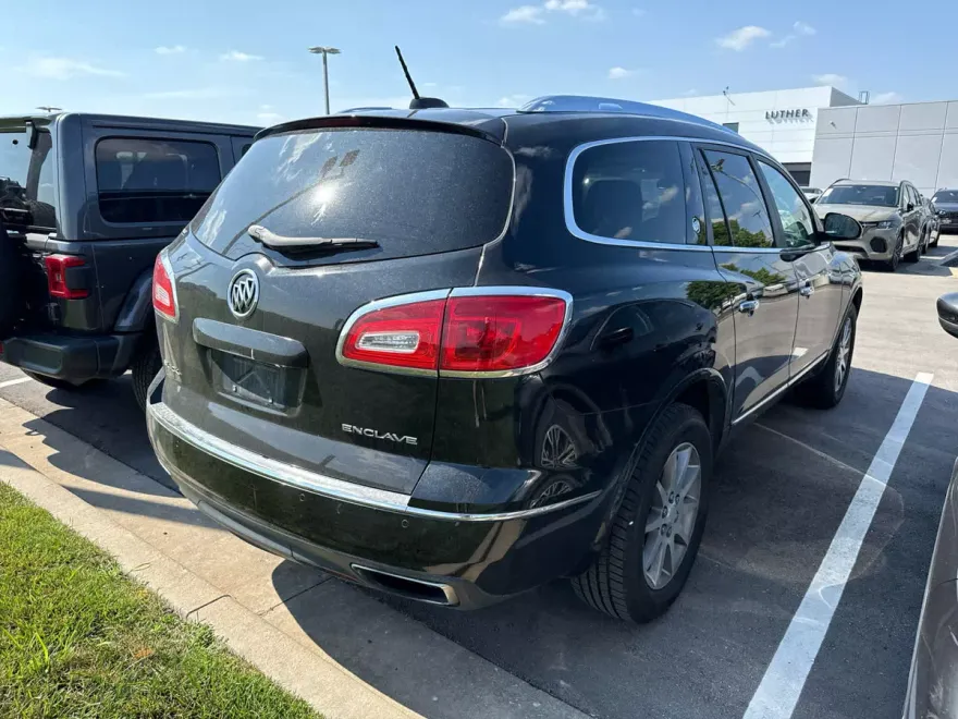 2017 Buick Enclave Convenience photo 1