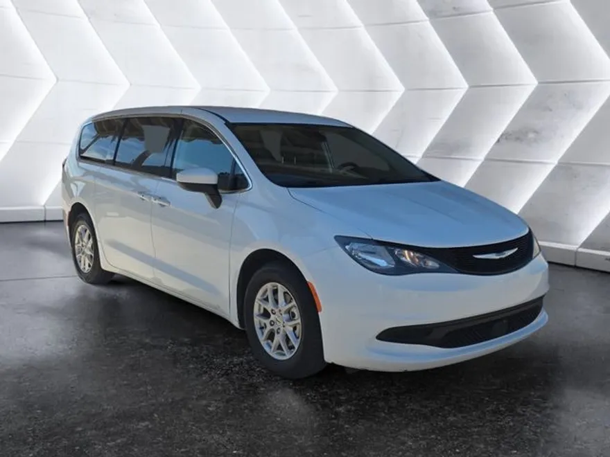 2023 Chrysler Voyager LX photo 1