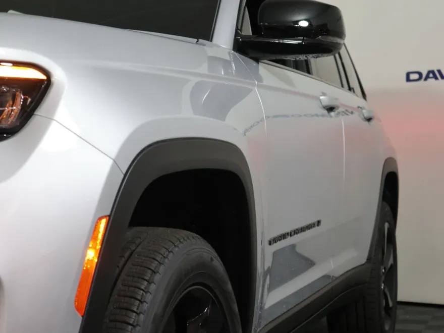 2025 Jeep Grand Cherokee Limited photo 11