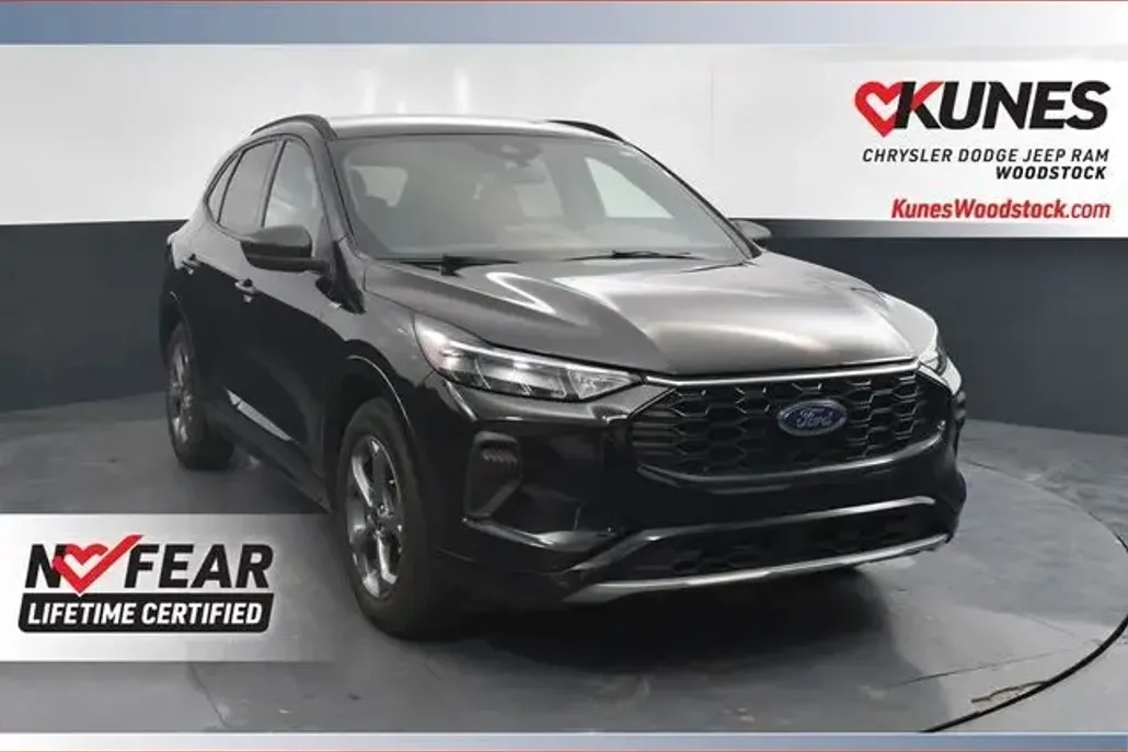 2024 Ford Escape ST-Line photo 1