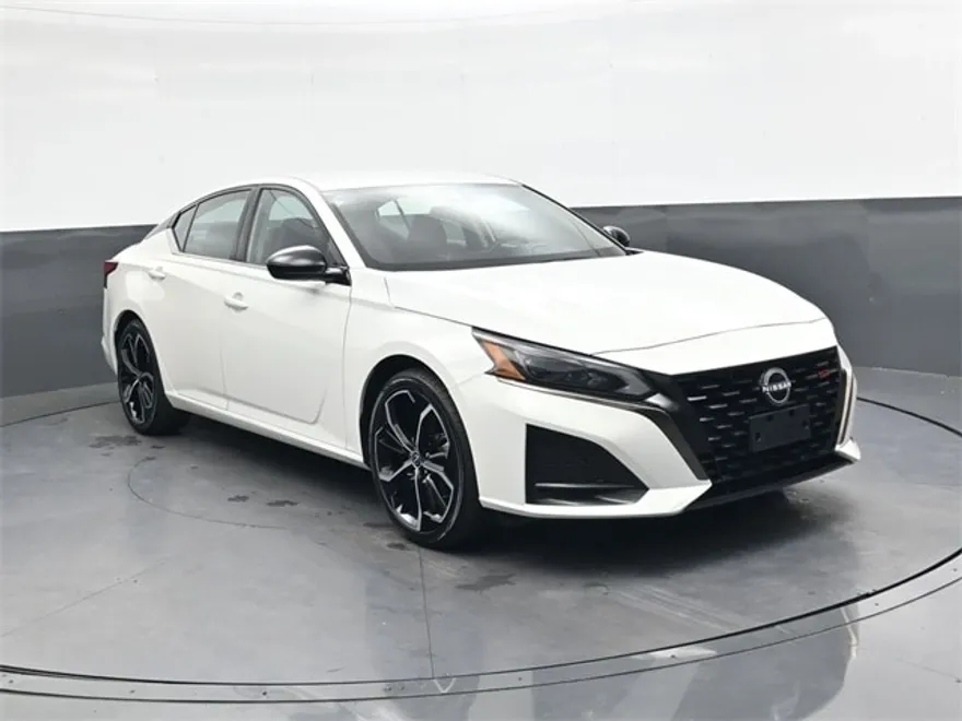 2024 Nissan Altima 2.5 SR photo 1