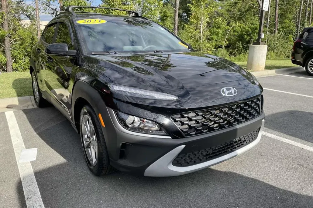 2023 Hyundai Kona SEL photo 1