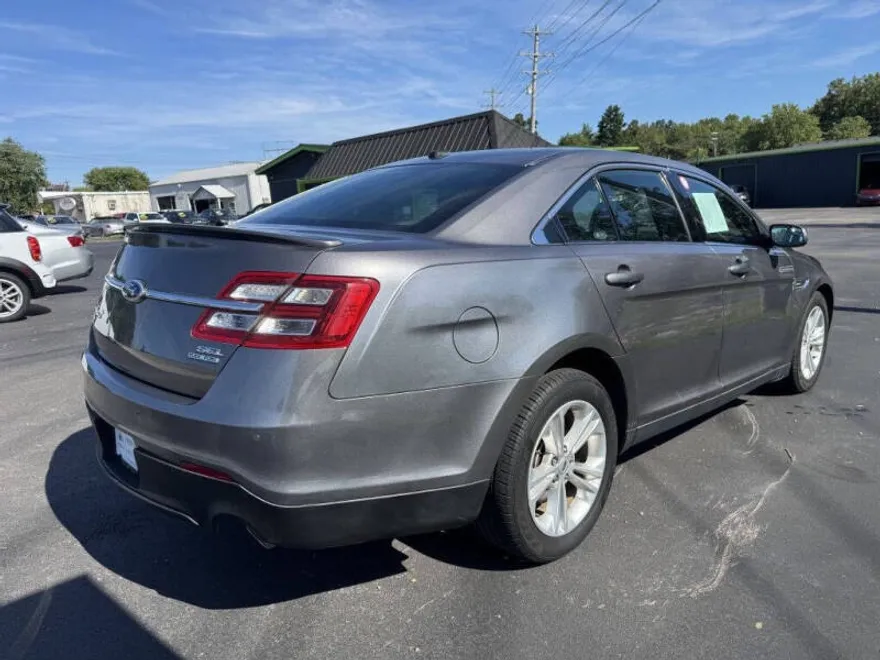 2013 Ford Taurus SEL photo 1