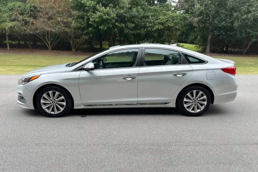 2017 Hyundai Sonata Sport photo 1