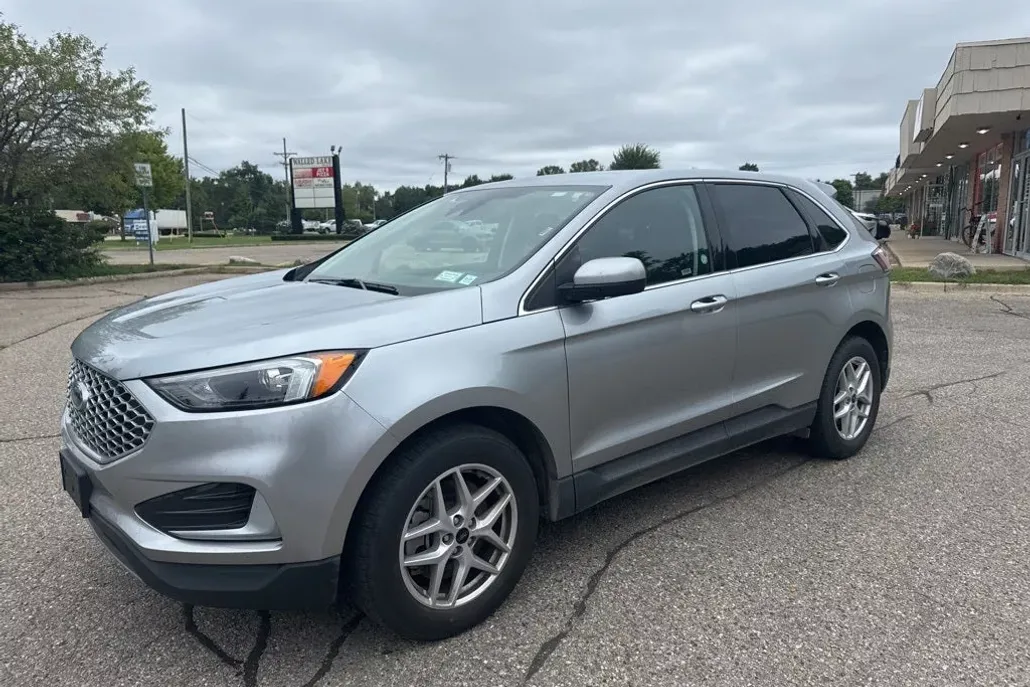 2024 Ford Edge SEL photo 1