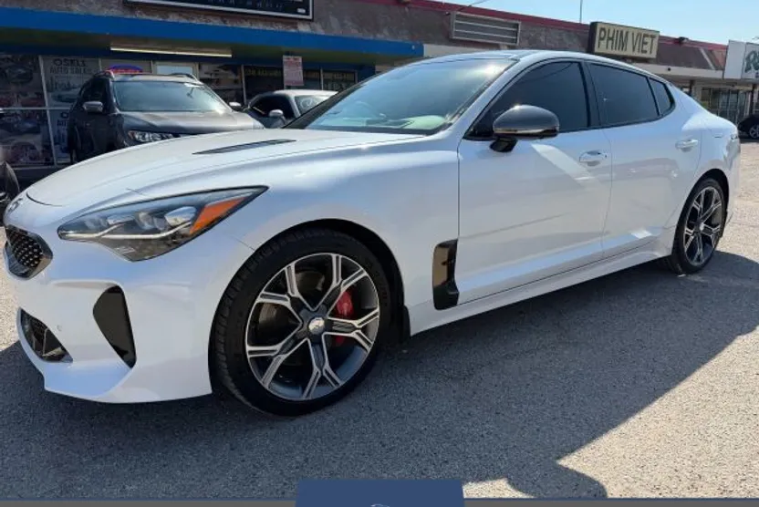 2019 Kia Stinger GT2 photo 1