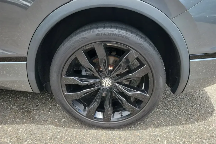 2021 Volkswagen Tiguan SE R-Line Black photo 1