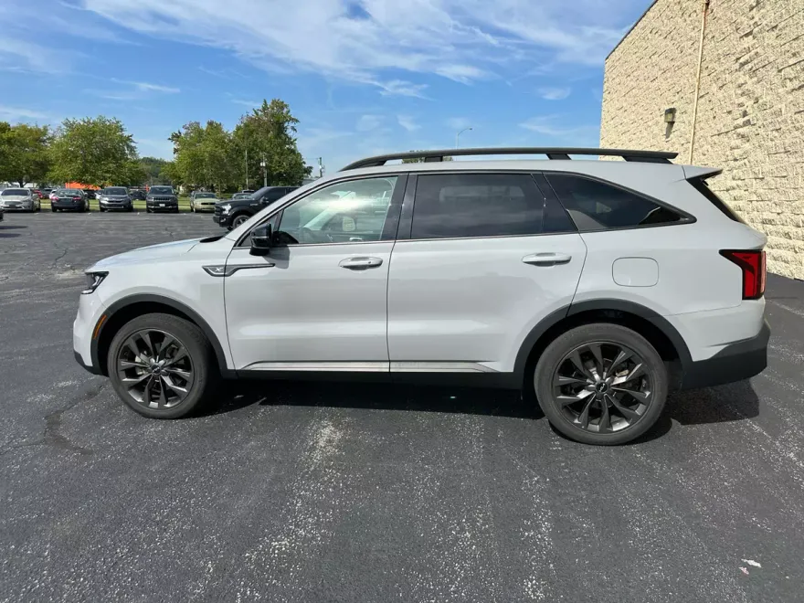 2023 Kia Sorento X-Line EX photo 1
