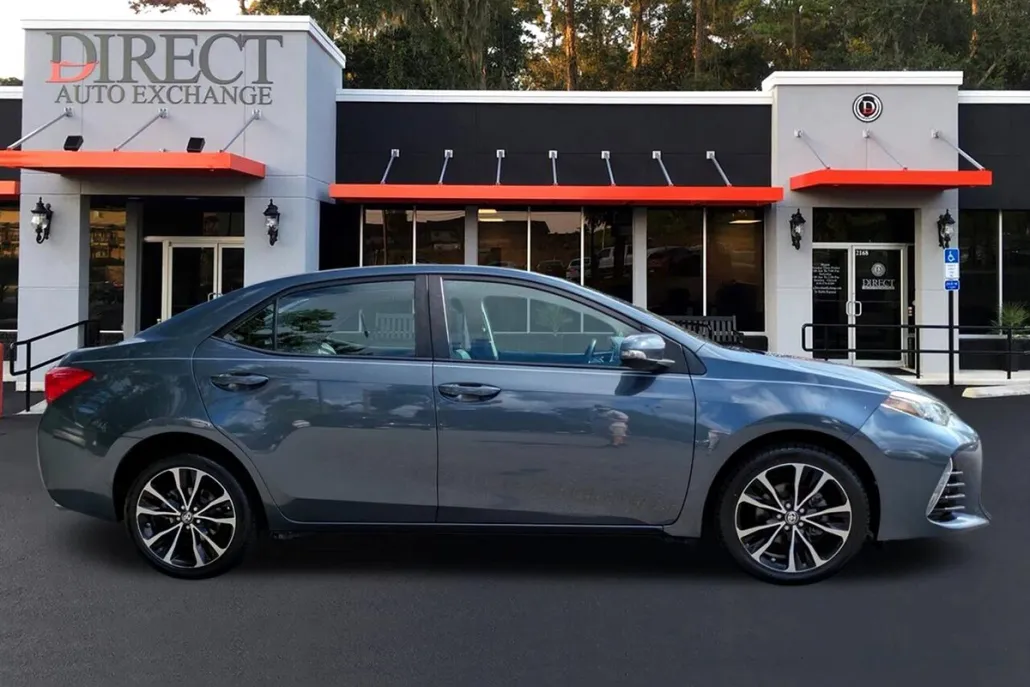 2018 Toyota Corolla SE photo 1