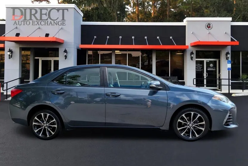 2018 Toyota Corolla SE photo 1