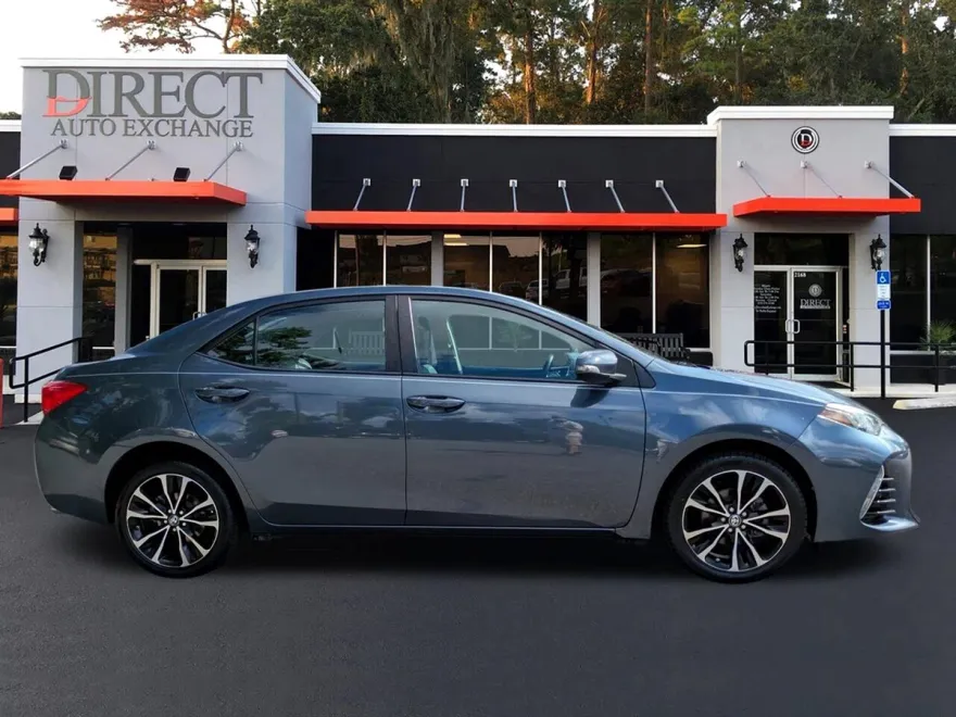 2018 Toyota Corolla SE photo 1