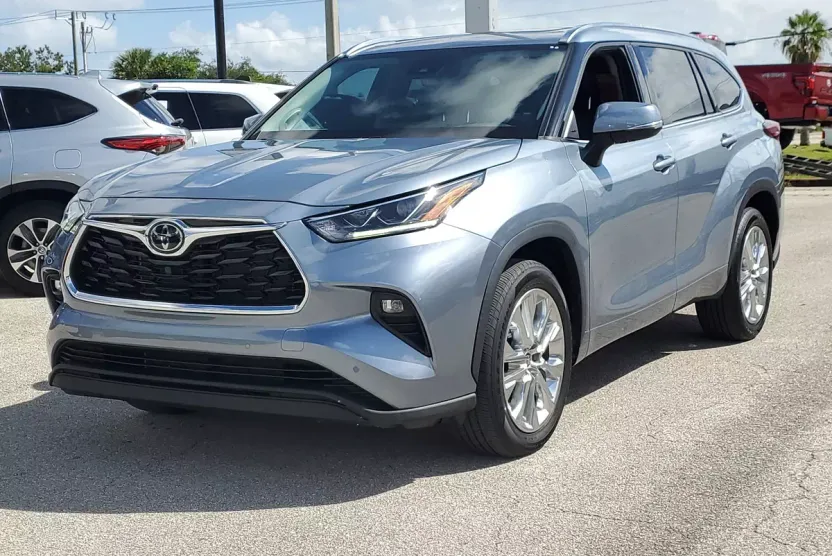 2021 Toyota Highlander Limited photo 1