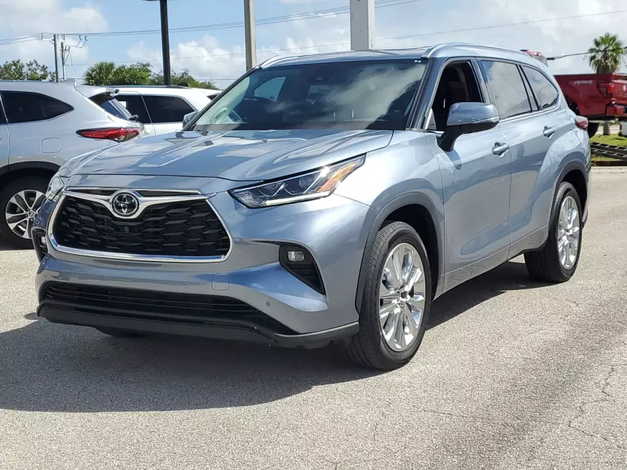 2021 Toyota Highlander Limited photo 1