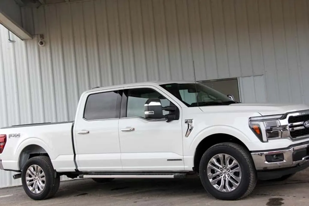 2025 Ford F-150 Lariat photo 1