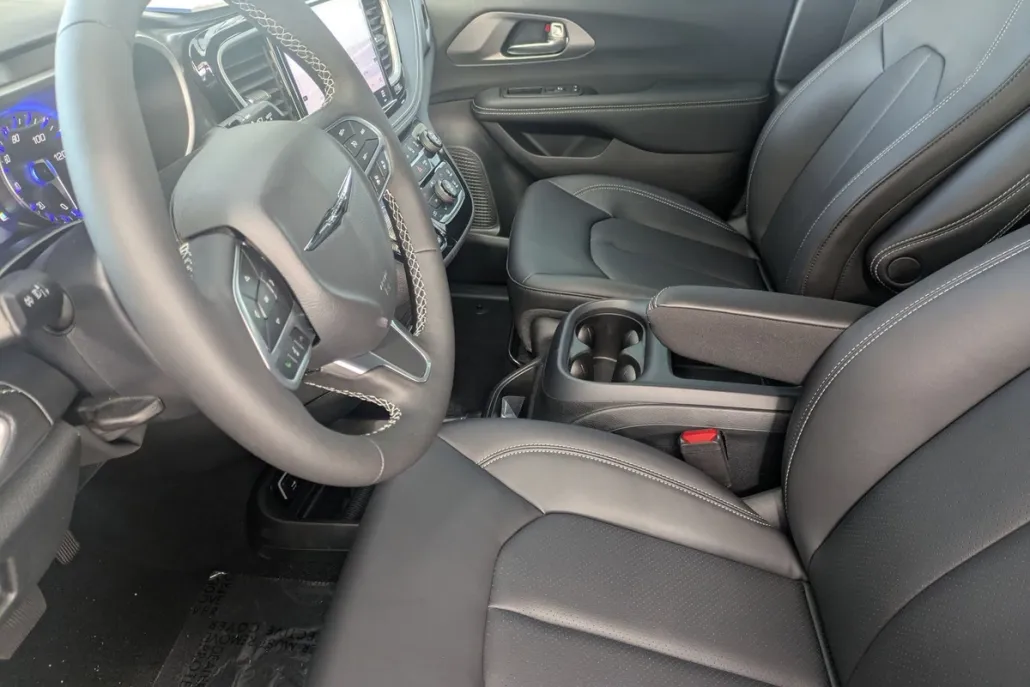 2025 Chrysler Pacifica photo 1