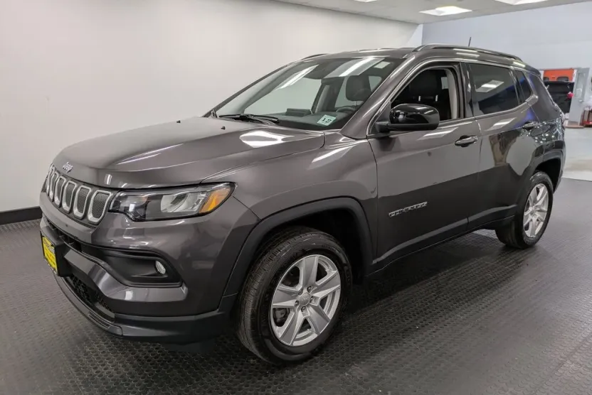 2022 Jeep Compass Latitude photo 1