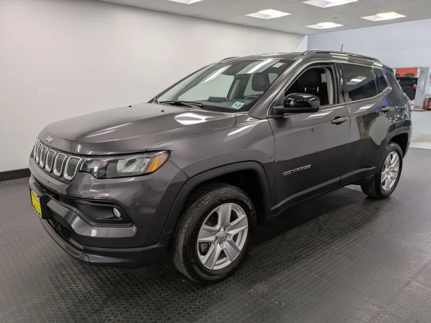2022 Jeep Compass Latitude photo 1