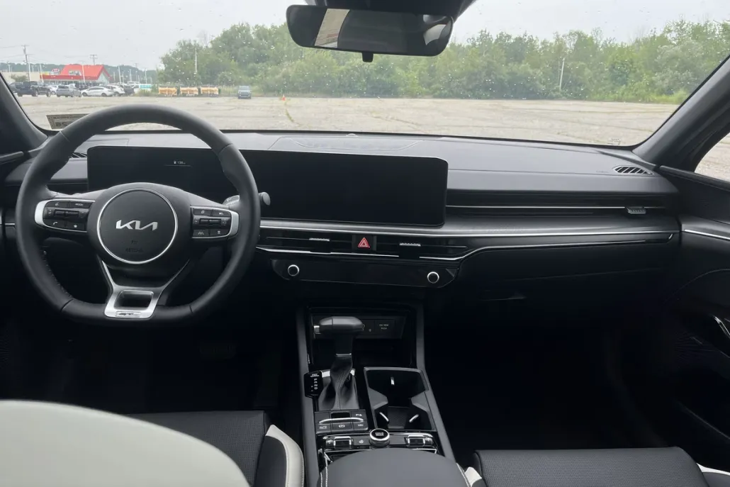 2025 Kia K5 GT-Line photo 1