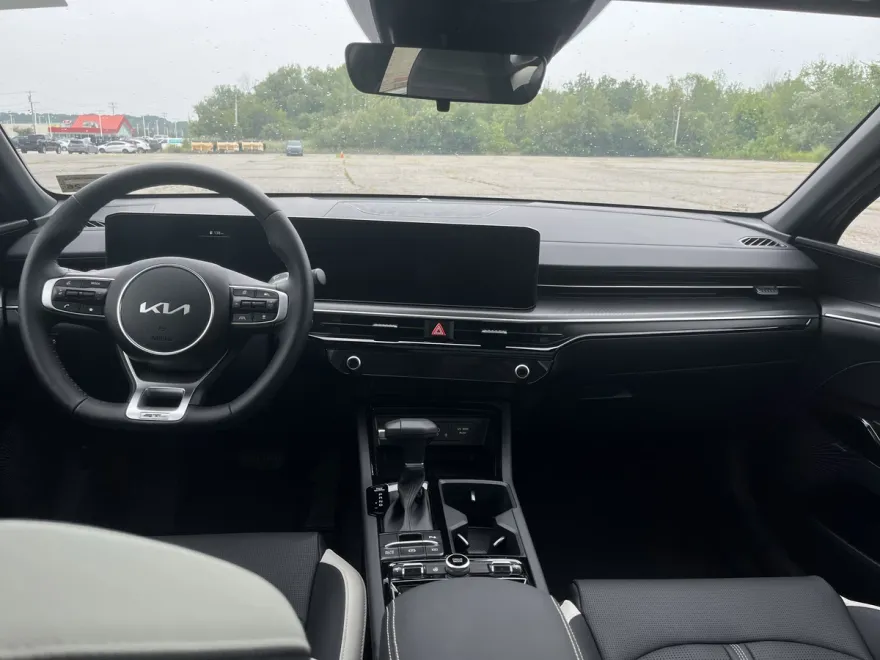2025 Kia K5 GT-Line photo 1