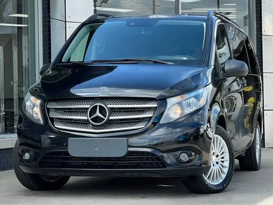 2018 Mercedes Benz Metris Passenger photo 1