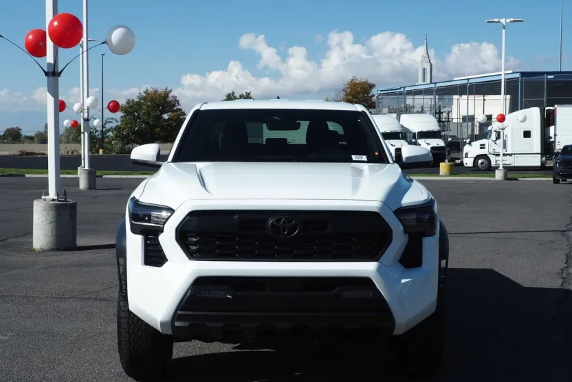 2025 Toyota Tacoma TRD Off-Road photo 1