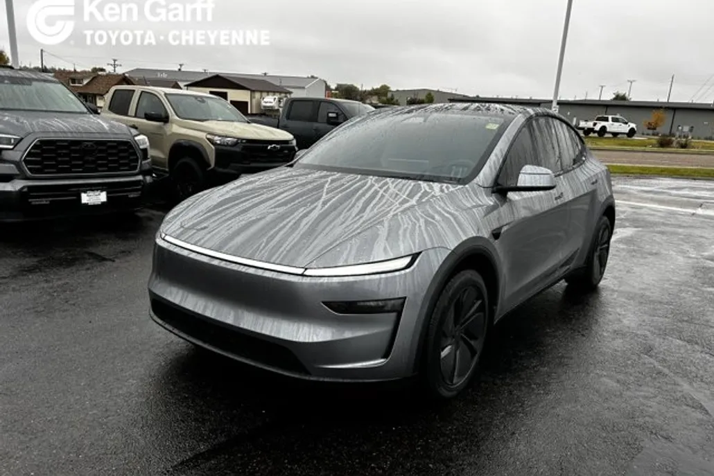 2026 Tesla Model Y Long Range photo 1