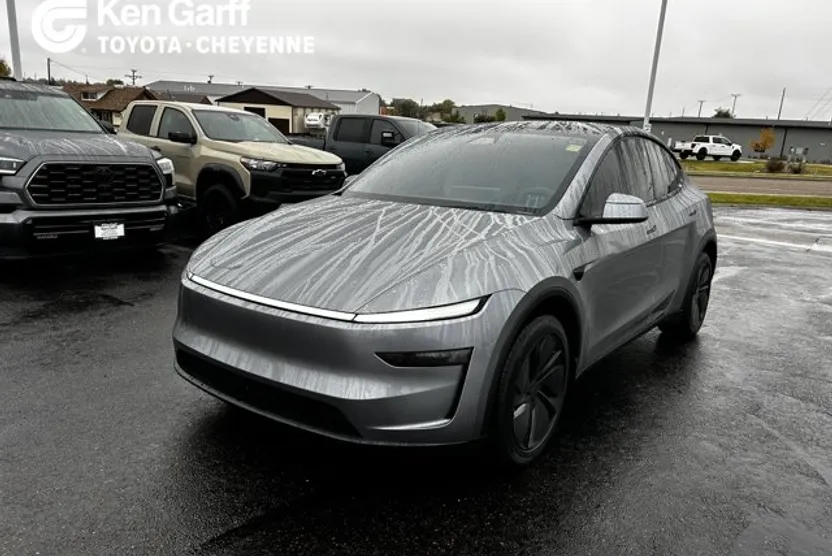 2026 Tesla Model Y Long Range photo 1