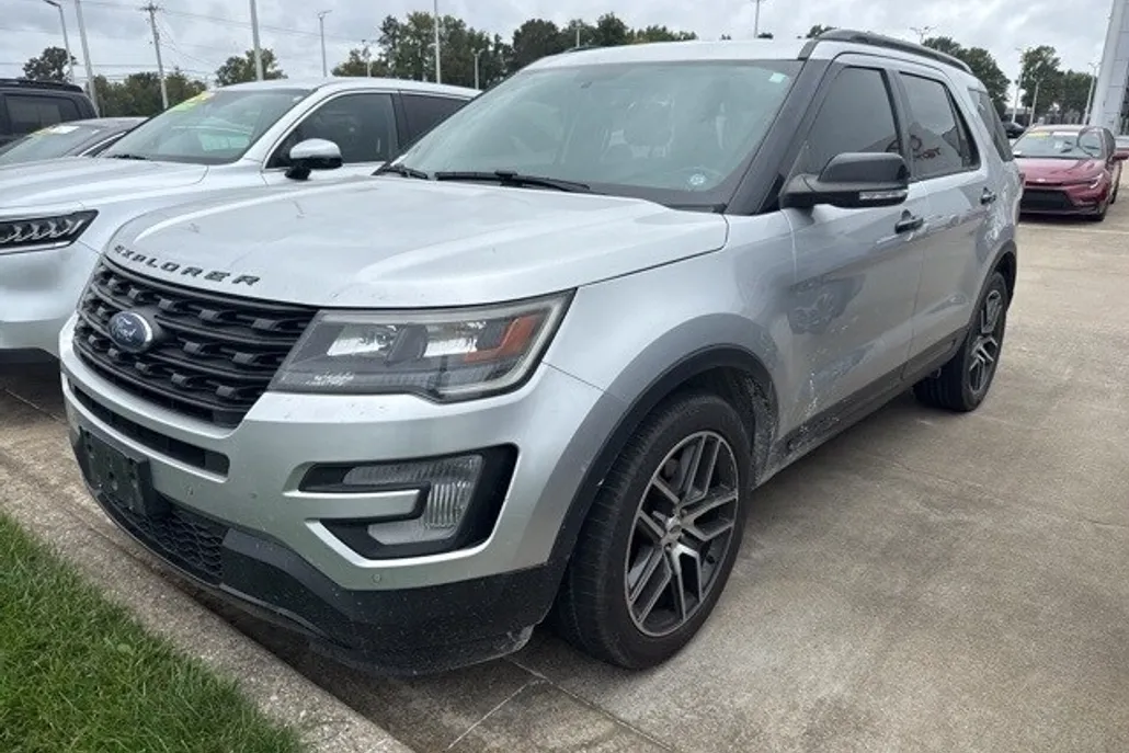 2017 Ford Explorer Sport photo 1