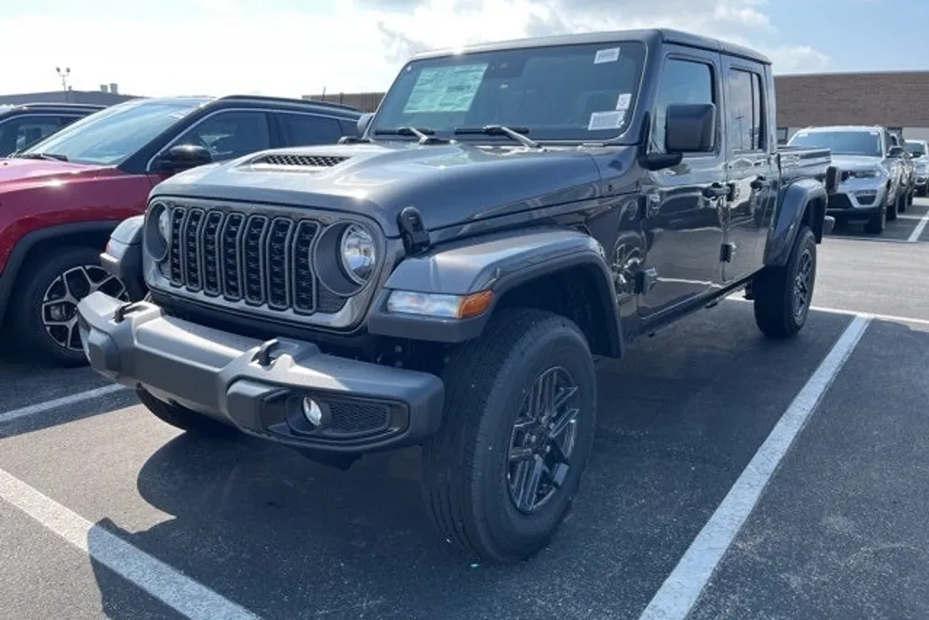 2025 Jeep Gladiator Sport S photo 1