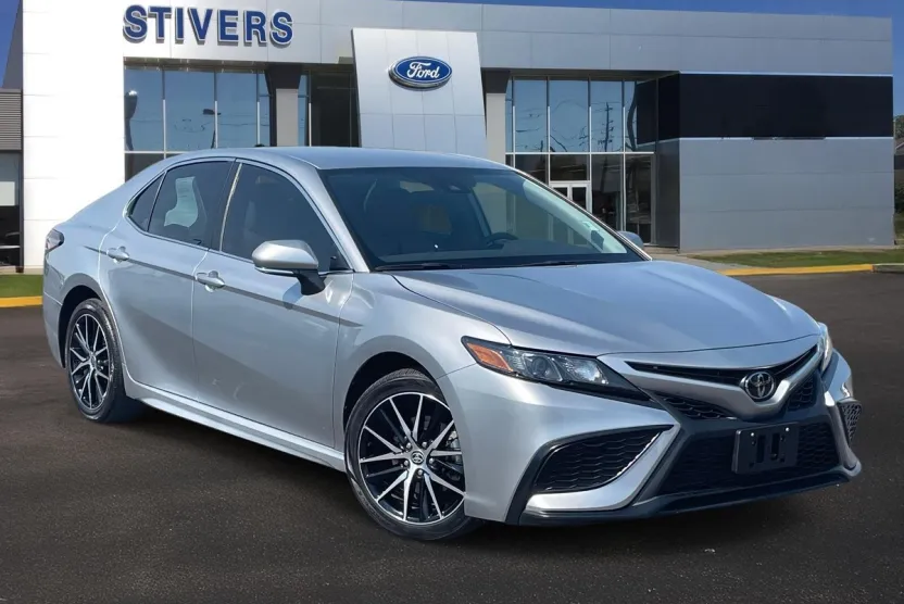 2023 Toyota Camry SE photo 1