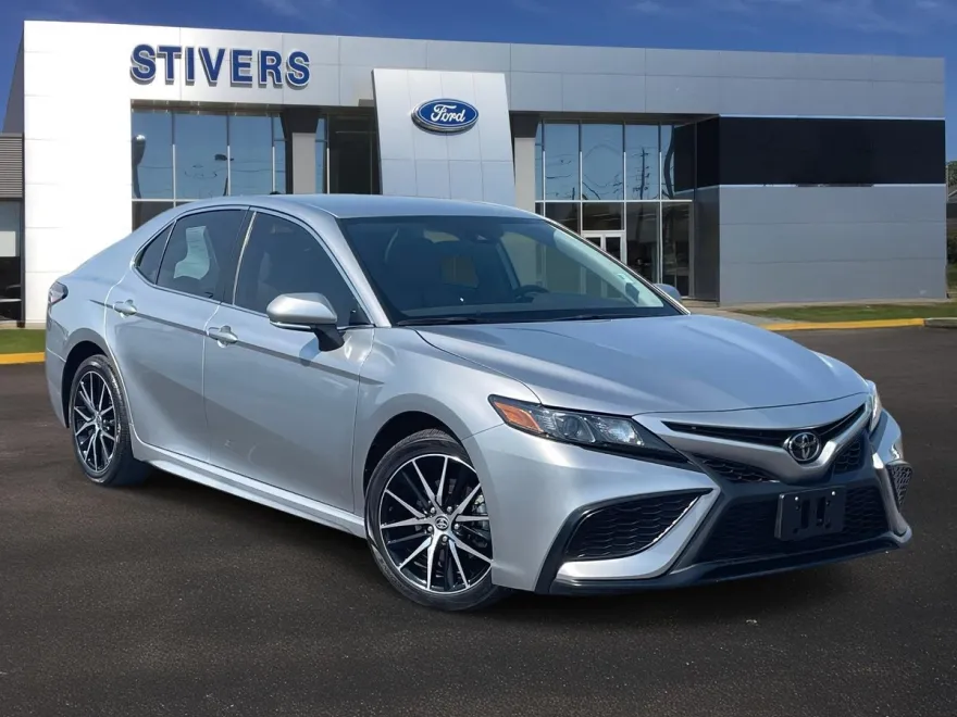2023 Toyota Camry SE photo 1