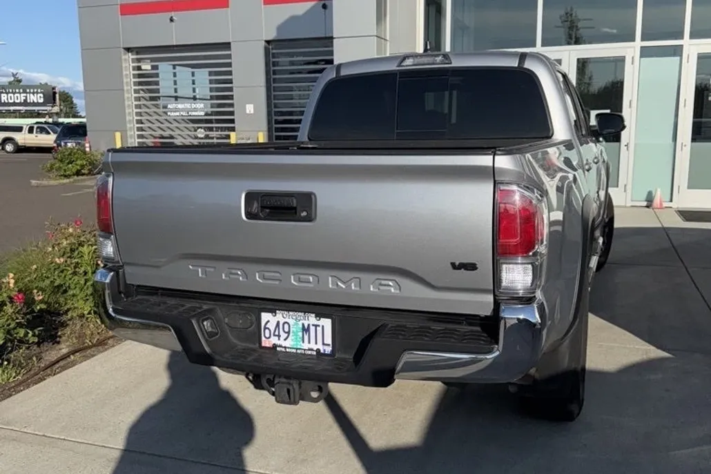 2021 Toyota Tacoma TRD Off-Road V6 photo 1