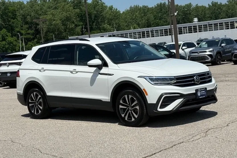 2024 Volkswagen Tiguan S photo 1