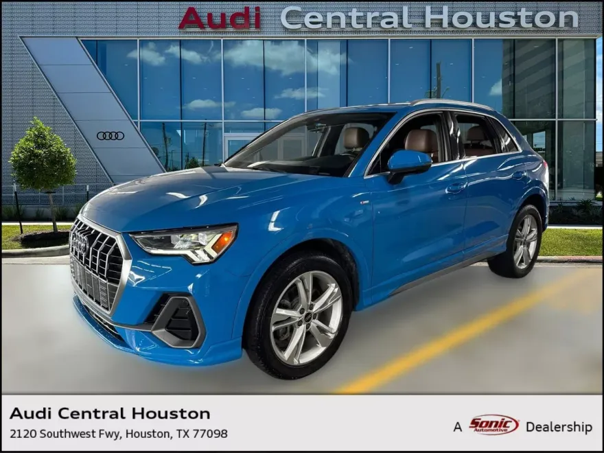 2022 Audi Q3 S line Premium Plus photo 1