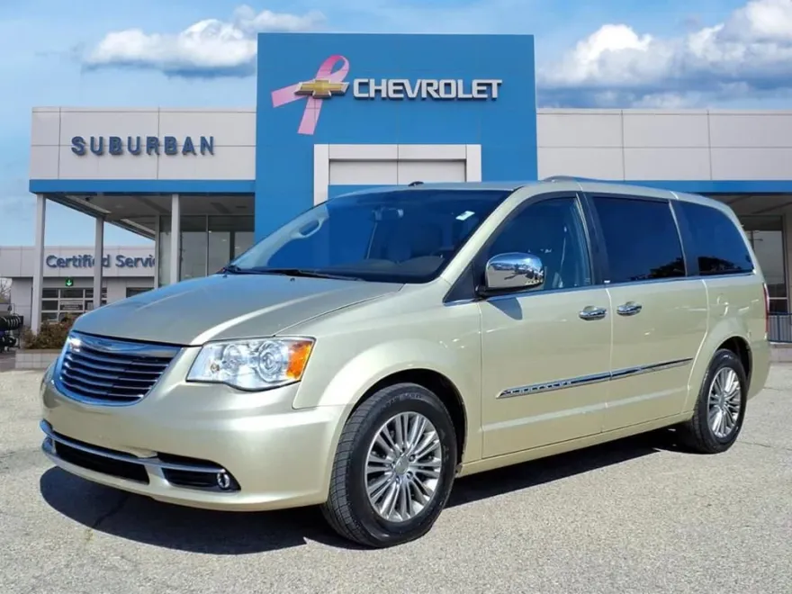 2011 Chrysler Town & Country Limited photo 1