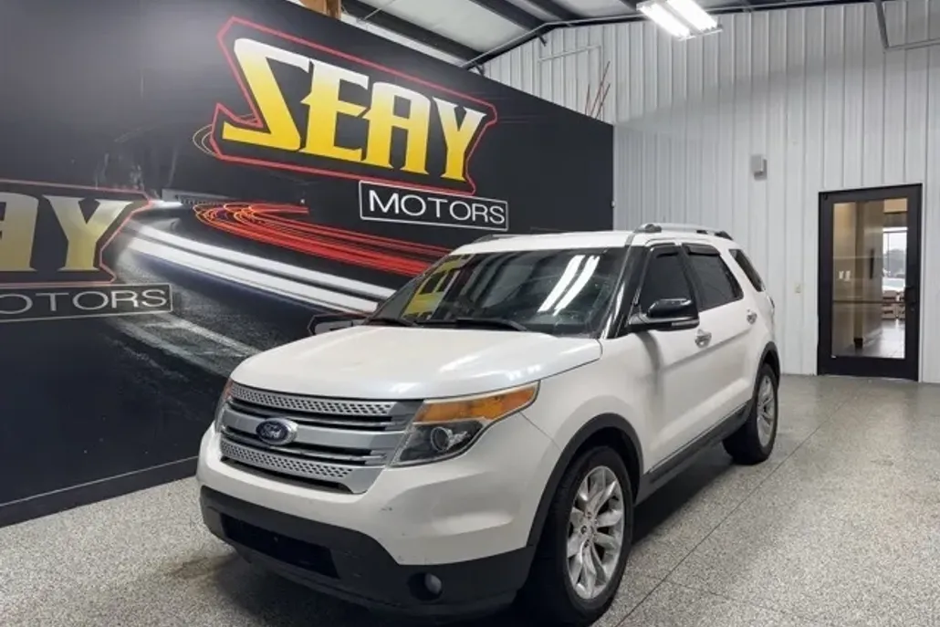 2015 Ford Explorer XLT photo 1