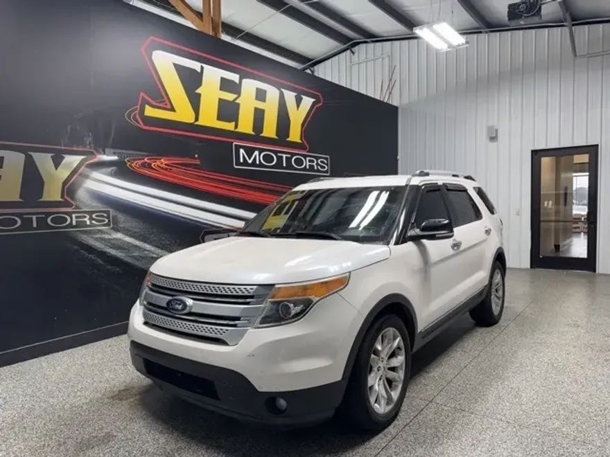2015 Ford Explorer XLT photo 1