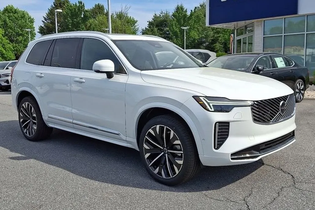 2025 Volvo XC90 Plus photo 1