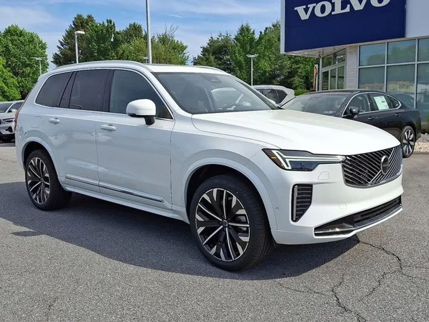 2025 Volvo XC90 Plus photo 1