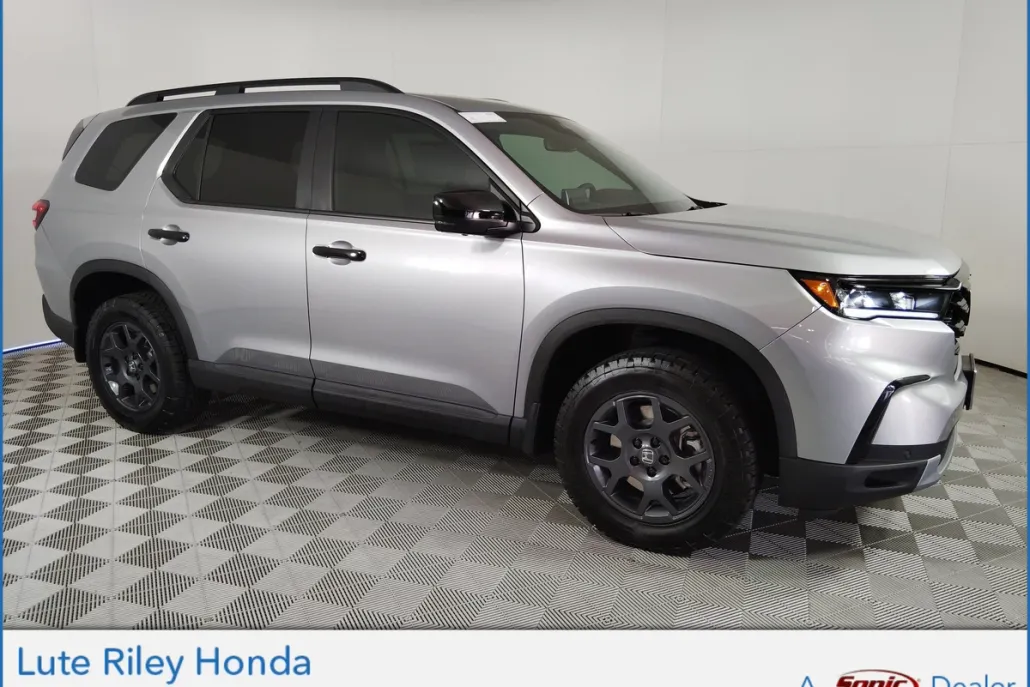 2025 Honda Pilot TrailSport photo 1