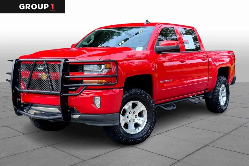 2017 Chevrolet Silverado 1500 LT photo 1
