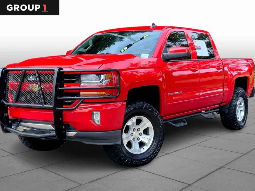 2017 Chevrolet Silverado 1500 LT photo 1