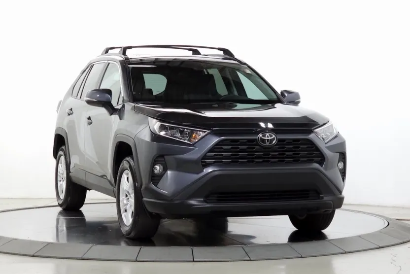 2020 Toyota RAV4 XLE photo 1