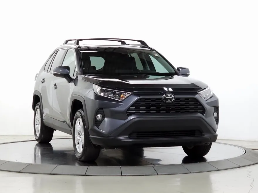 2020 Toyota RAV4 XLE photo 1