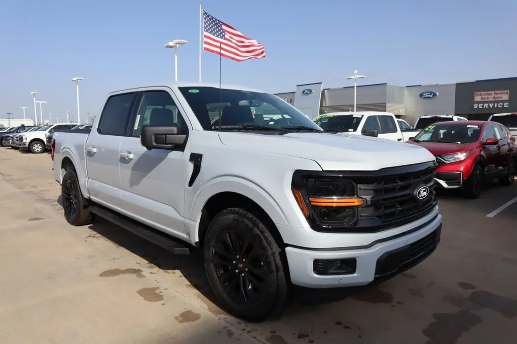 2025 Ford F-150 XLT photo 1