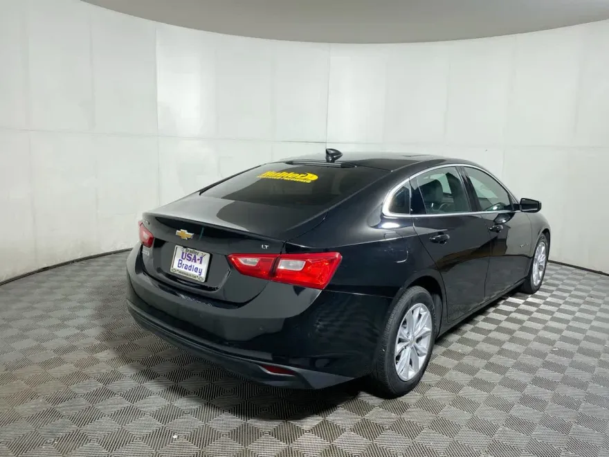 2024 Chevrolet Malibu 1LT photo 1